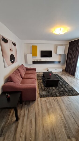 13 Septembrie, Sebastian Parc