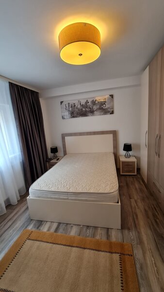 13 Septembrie, Sebastian Parc