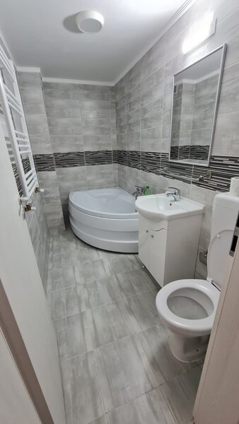 13 Septembrie, Sebastian Parc