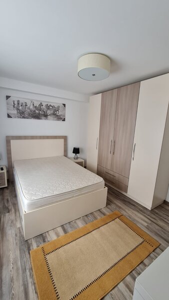 13 Septembrie, Sebastian Parc